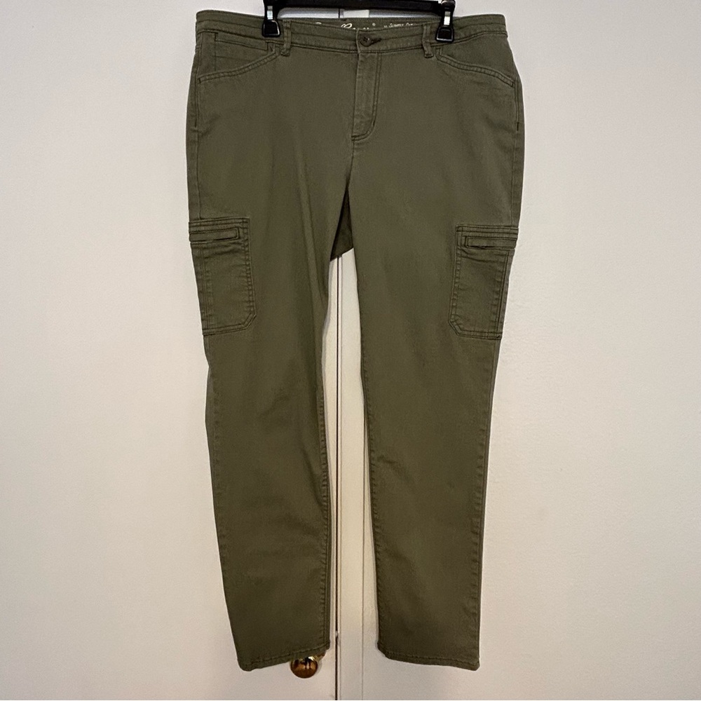Eddie Bauer Sightly Curvy.  Slim straight.  Cargo pants